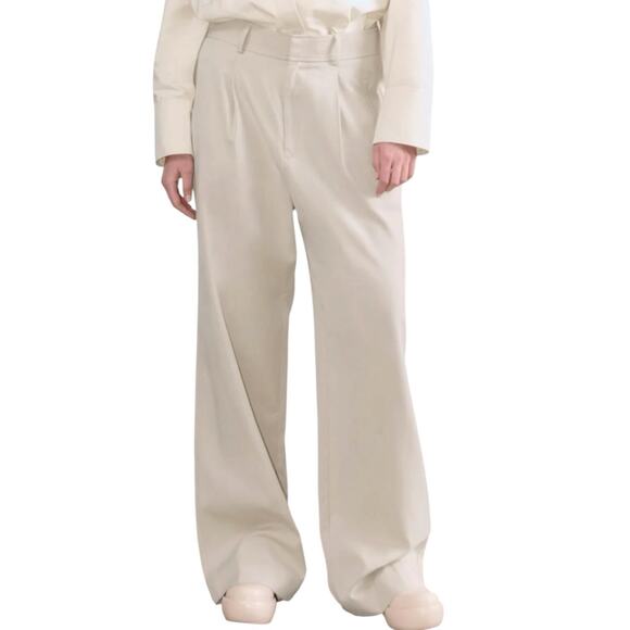 Everlane Pants - NWOT Everlane The Draper Pleated Pant Buttersmooth Sandstone Women’s Size 6S